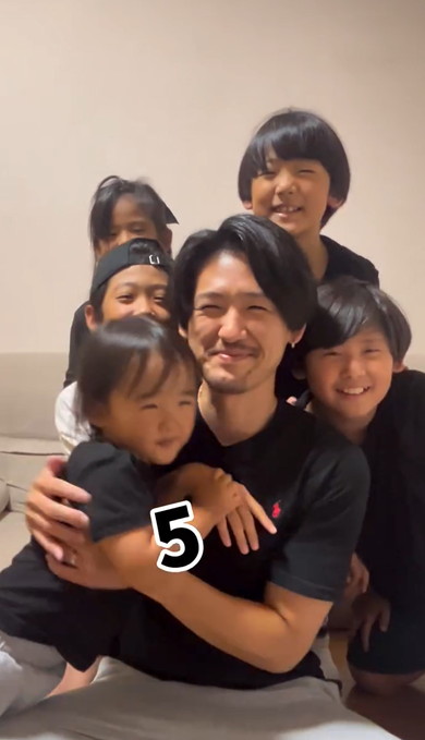 パパにそっくりな5人兄弟