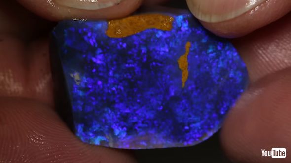 研磨で輝く面が現れる