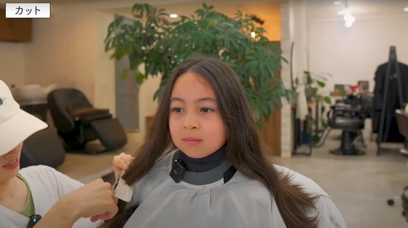 8歳女の子が美容室で変身