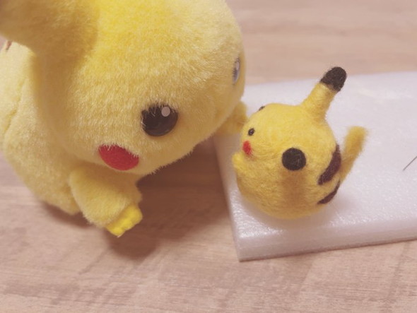 初期ピカチュウ　ハンドメイド（こねずみカラー） 初期ピカチュウ ハンドメイドお洋服 - メルカリ