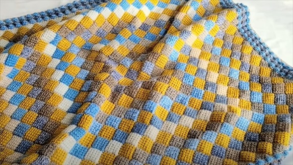 中心からポコポコ編んでいくブランケット