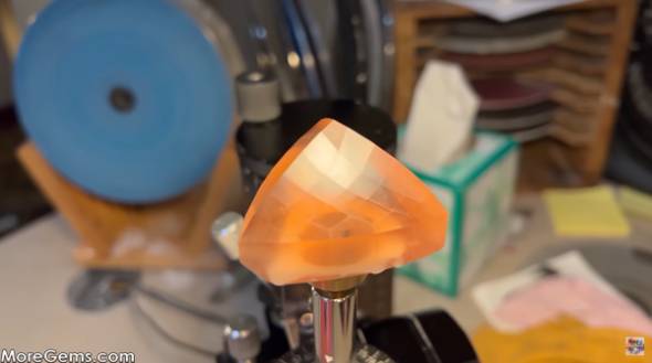 モルガナイトを磨く