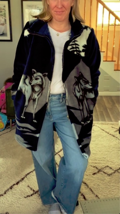 完成したジャケット。ネイビーを基調にした狼柄