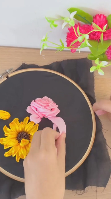 リボン 刺しゅう　花 本物 そっくり ハンドメイド 作品 装飾 フラワー リアル