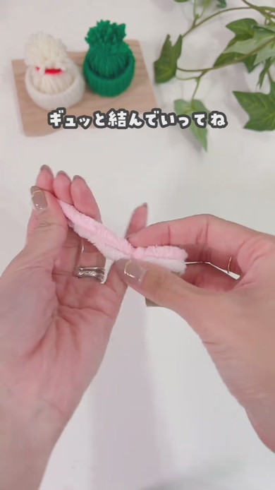 トイレットペーパーの芯に毛糸を巻き付けて作るミニニット帽の作り方解説