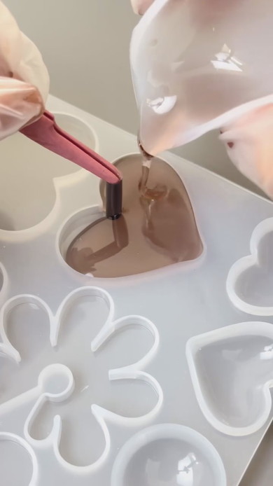 ストローを使ったレジンアクセサリーの穴開け解説