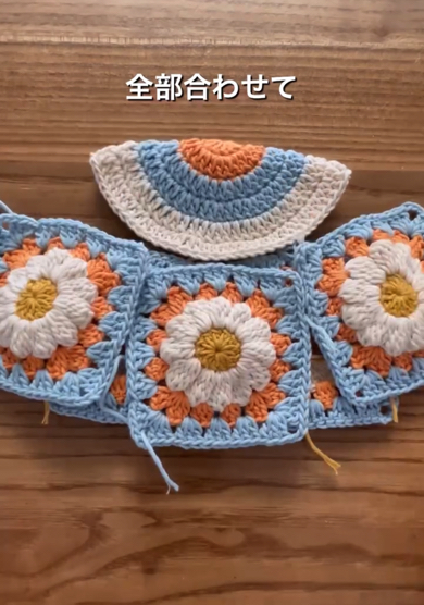 編んだお花モチーフとトップを並べて