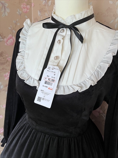 Availで3300円で購入したロリィタ服がかわいい