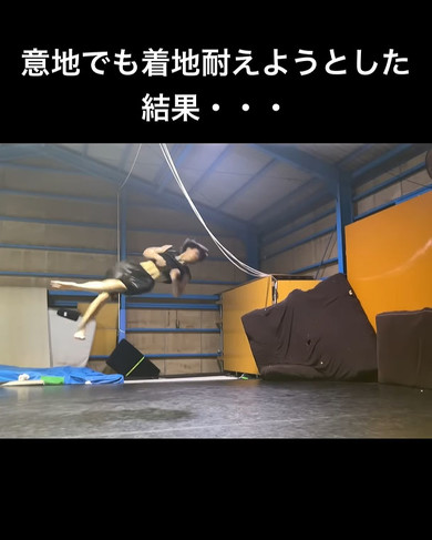 運動神経抜群な男性が“意地でも耐える様子”