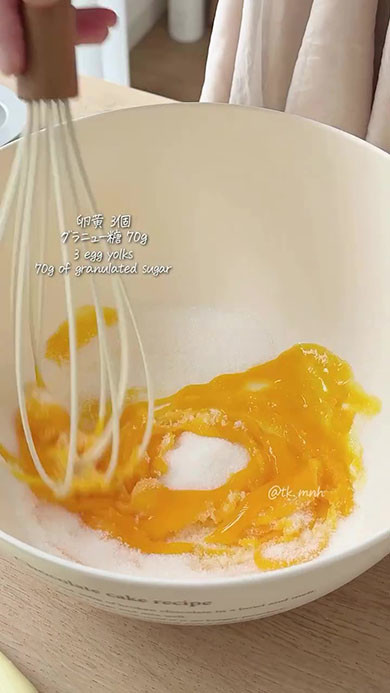 ボウルに材料を入れる画像