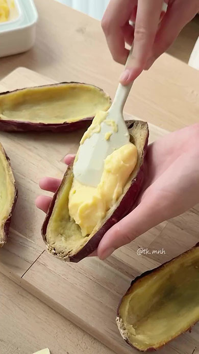 さつまいもの皮に詰める画像