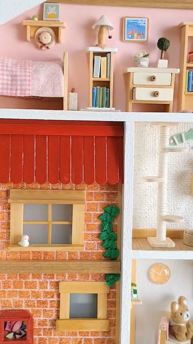 帯用木箱をドールハウスにリメイクした様子