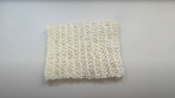 セリアの毛糸でネックウォーマーを編む