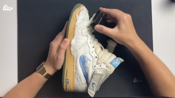 メルカリ 購入 汚れ 黄ばみ NIKE スニーカー AF1 キレイに 復活 クリーニング