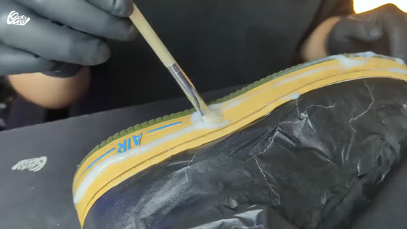 メルカリ 購入 汚れ 黄ばみ NIKE スニーカー AF1 キレイに 復活 クリーニング