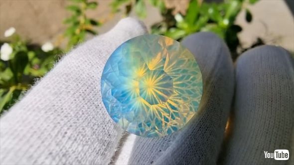 不思議な石を磨いたら美しく変身