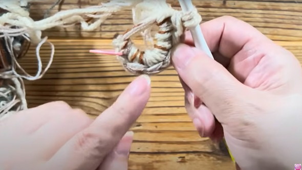 ポコポコ編みの可愛いバッグ