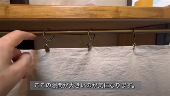 シニア女性が押し入れDIY