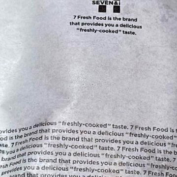 セブンイレブン ホットスナックの袋 文字 デザイン フォント ちいかわ コラボ