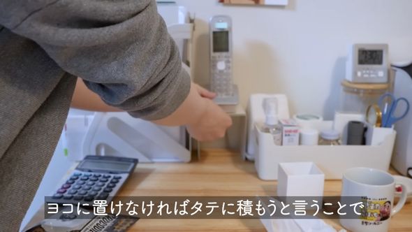 ブックエンド2個をくっつけた電話台