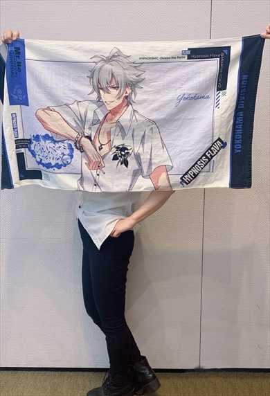 タオル芸を極めた碧棺左馬刻推しのコスプレイヤー