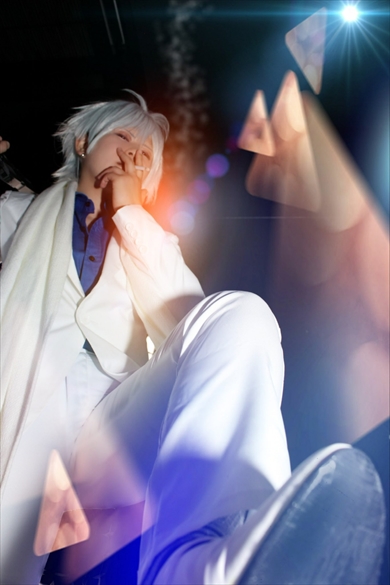 タオル芸を極めた碧棺左馬刻推しのコスプレイヤー