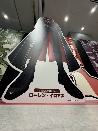 足元から見上げるように撮った結果、『キャプテン翼』を思わせる体格になったローレン・イロアスの写真