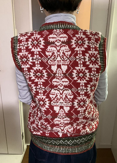 遮光器土偶ベスト（背面）