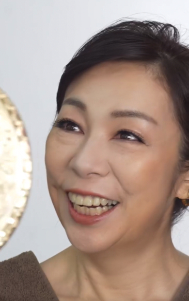 ロックな中に上品さが漂うメイクの完成