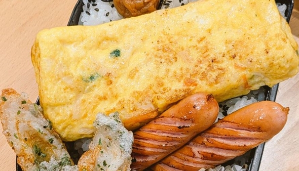 高校生のおいしいもの全部乗せ弁当