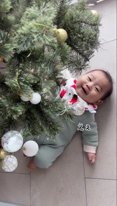 ずり這いして移動した赤ちゃん