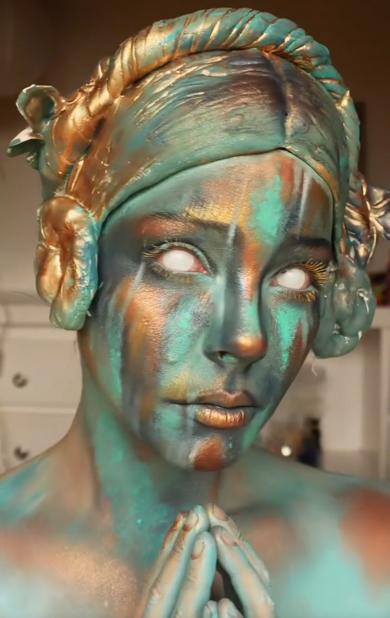 本物そっくりの銅像メイクが完成