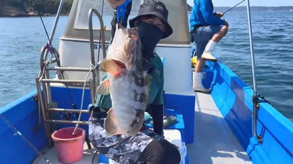 夫婦 妻 オフショア 釣り アタリ 船上 パニック 離島 クエ あら 高級魚