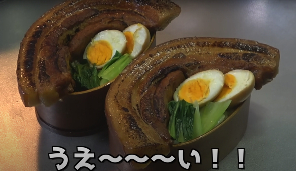 インパクト大の「まるごとチャーシュー弁当」が完成
