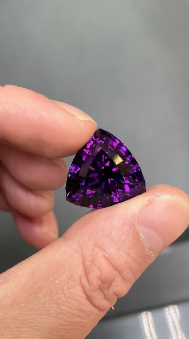 プロが磨く天然石