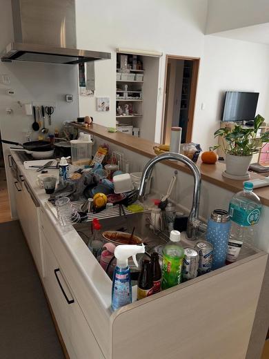 掃除前のキッチン