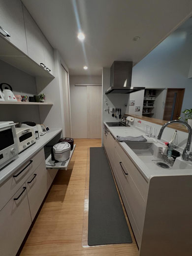 掃除後のキッチン（全体）