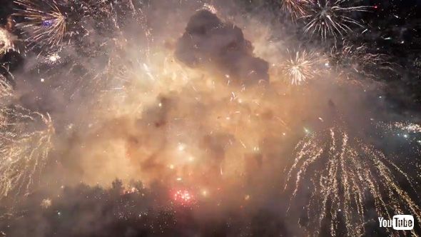 花火 6000発 ロケット花火 3000発 点火 実験 爆発 連鎖反応