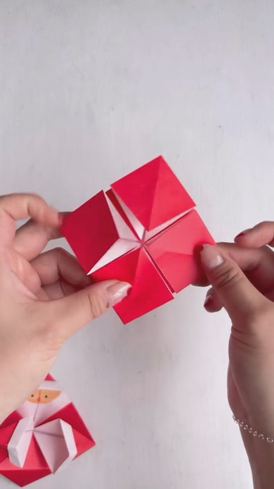 パチパチサンタ折り紙の作り方