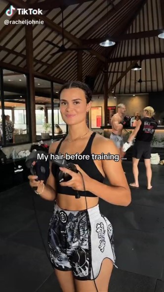 トレーニング開始前はきっちりまとめ髪