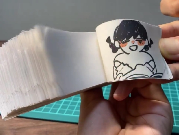 持つ場所で中身が変わるパラパラ漫画