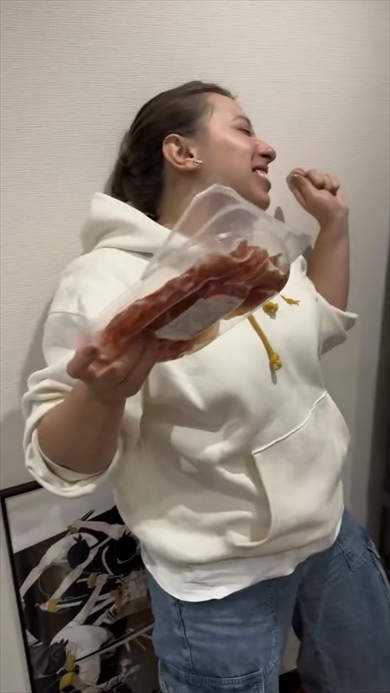 スペイン出身の妻がハモンセラーノに大歓喜する姿がかわいい