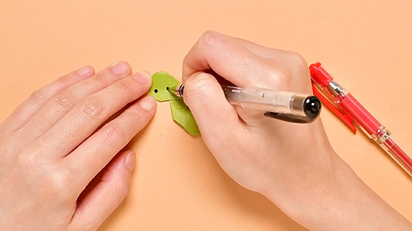 折り紙で作るヘビの箸置き