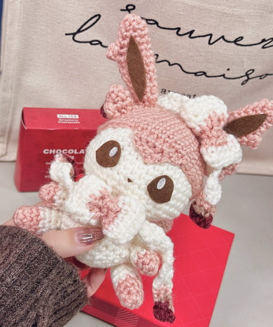 ポケモン「ニンフィア」のあみぐるみ