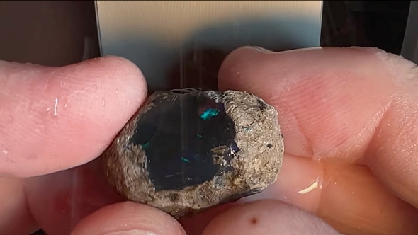 ブラックオパール 研磨 原石