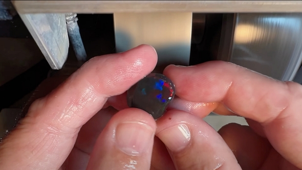 ブラックオパール 研磨 原石