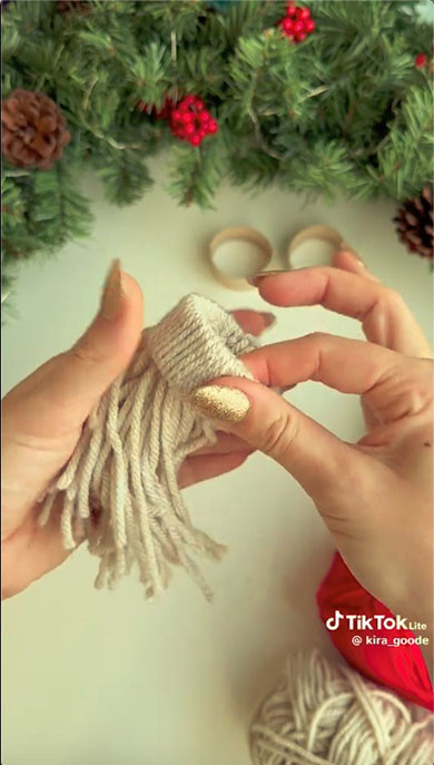 クラゲのようなモチーフが完成