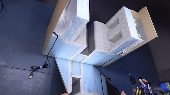 奥側の鏡をセット