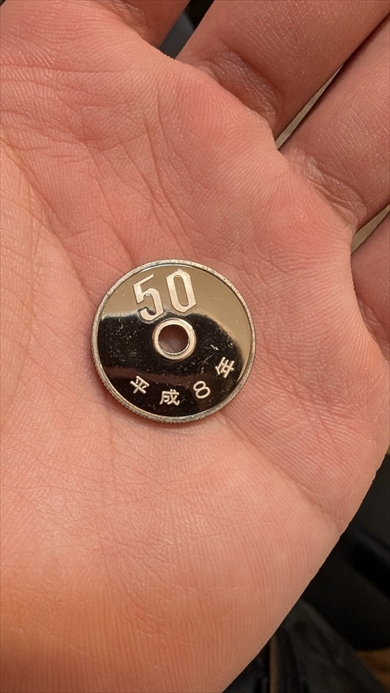 お釣りでもらったピカピカすぎる50円玉