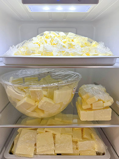 大量のバター